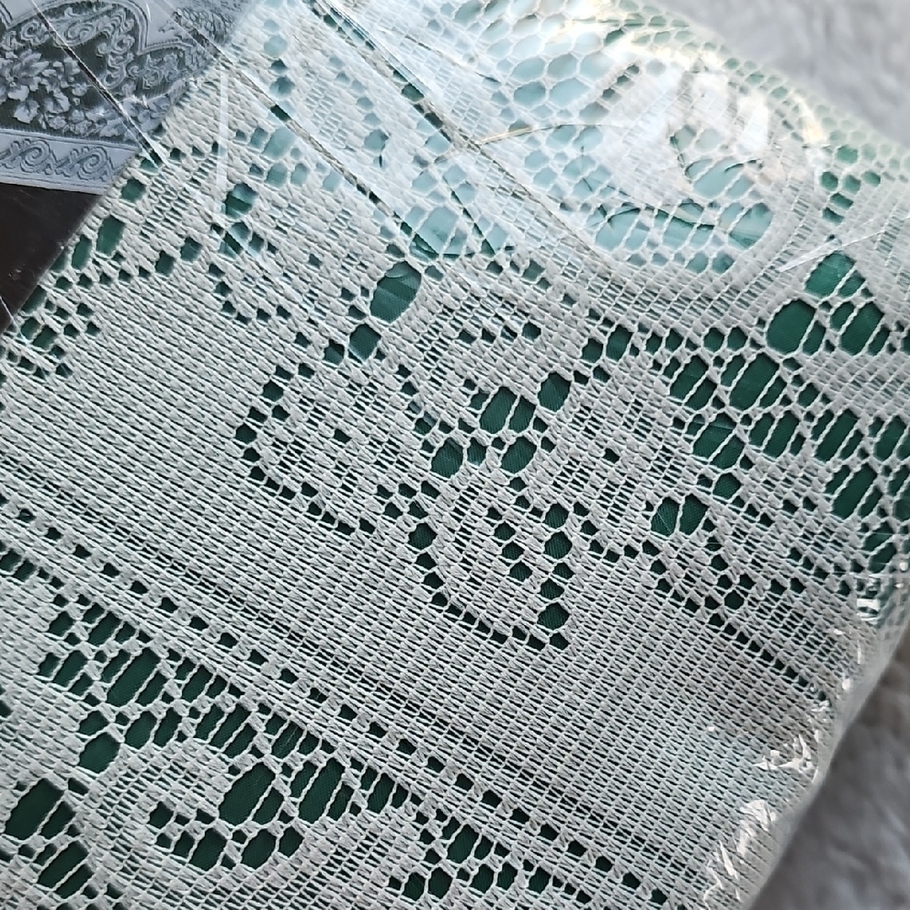 HomeTrends Lace Overlay & Fabric Tablecloth - Green and White - Picture 5 of 6